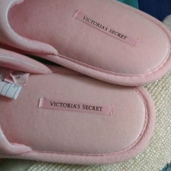 Victoria's Secret  - Picture 2 of 4